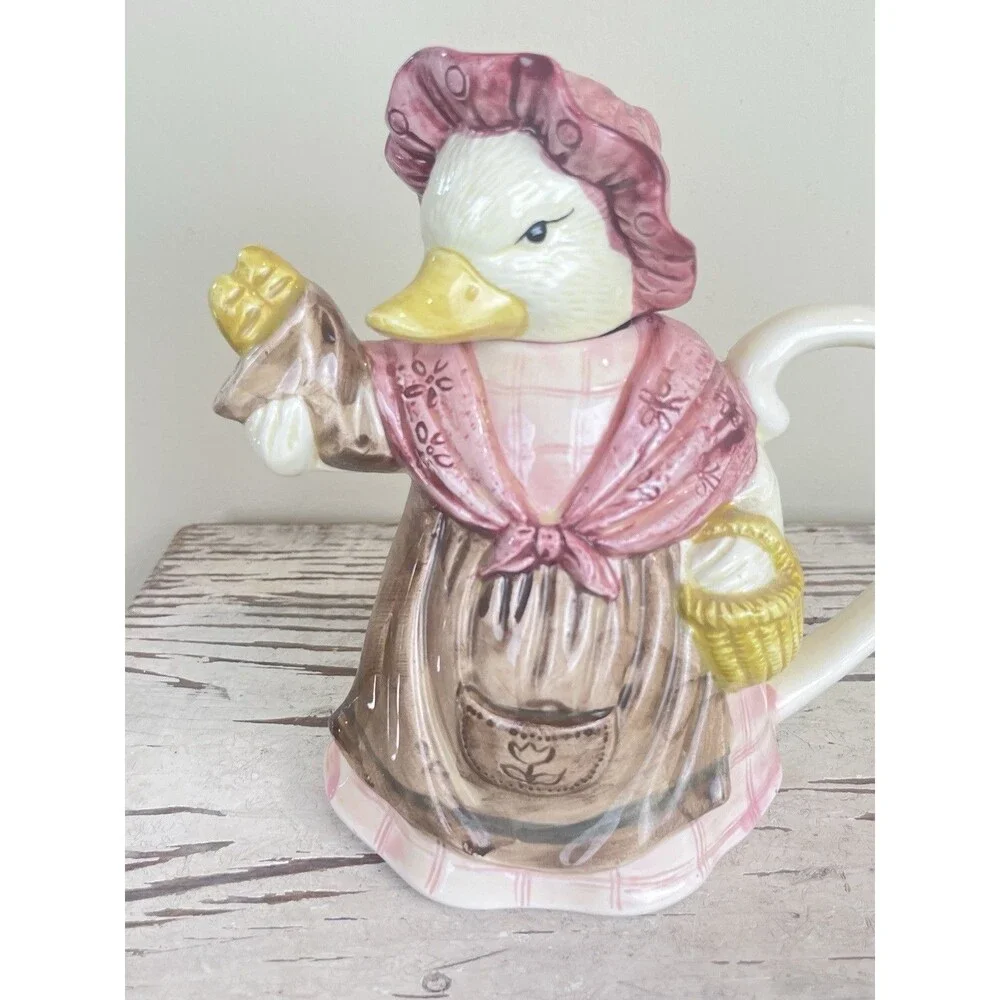 Charming Vintage Beatrix Potter Mother Goose Figurine Teapot / Japan / Cottage